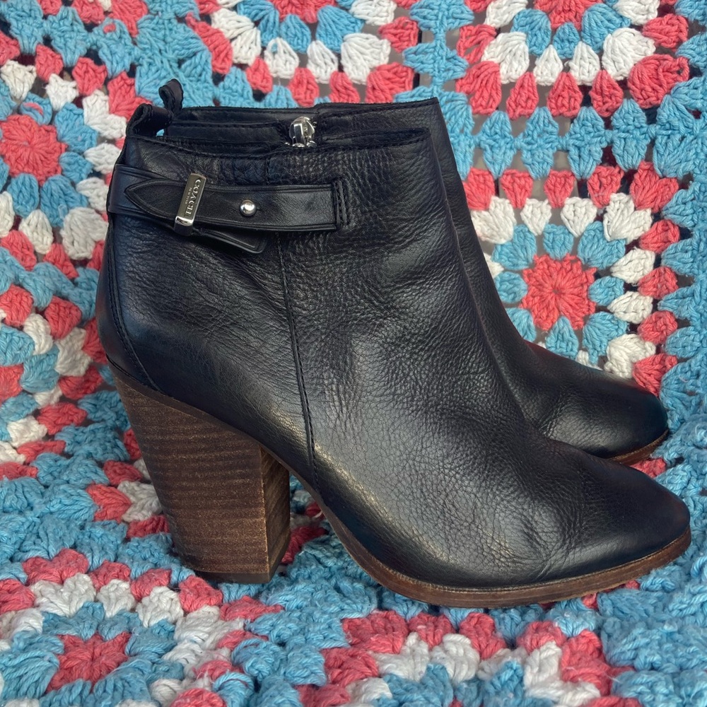 🦌 Coach Hewes Leather Ankle Bootie w/ Almond Toe & wooden chunky heel size 7.5 - Picture 3 of 8